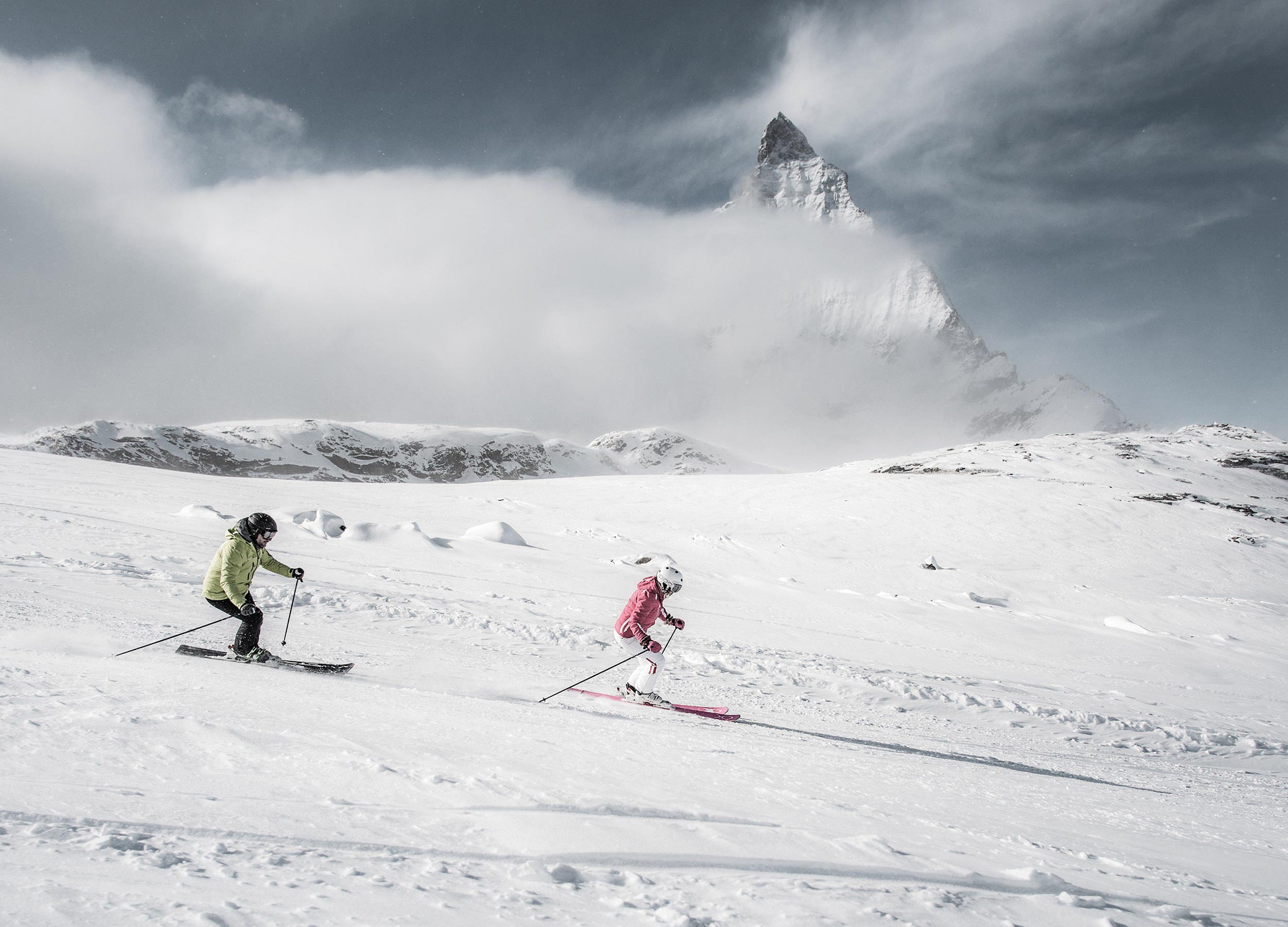 Ski: have breakfast and hit the slopes, 360 km of piste at your feet.